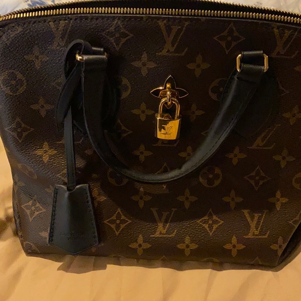 Louis Vuitton Cross your body